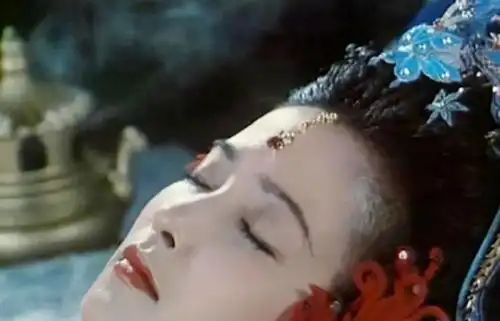 美了一辈子,刘晓庆傅艺伟都为她做配,如今成为母亲专业户