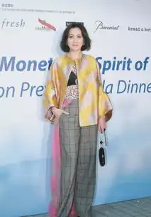 刘嘉玲让她年轻20岁,但是双手细节暴露年龄,网友像60岁
