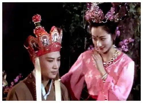 最美嫦娥邱佩宁,已经62岁了依旧美艳,经历两次婚姻,终获幸福
