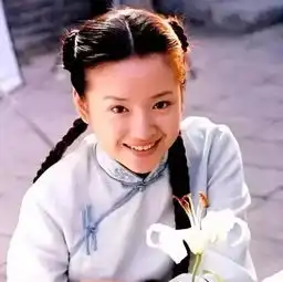 年轻时的董洁清纯靓丽,曾塑造的冷清秋令人印象深刻
