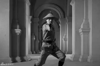 组图一步之遥葛优化身北洋007