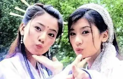 被干爹谴责,遭黄磊怒斥,醒醒吧,贾静雯才不是什么省油的灯

