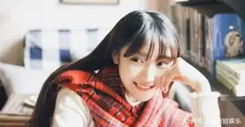 她是甜美可人的南艺校花,虽初出茅庐却备受外界认可,人如其名的
