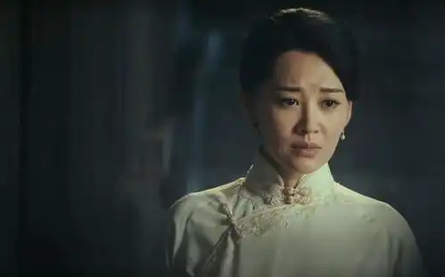 许晴新剧老中医上线,旗袍装女人味十足的她尽显窈窕身材
