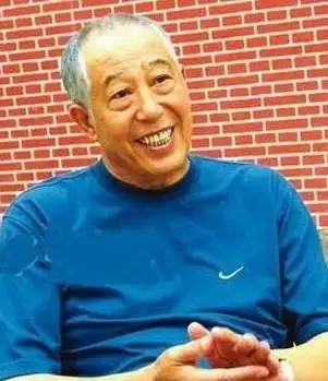 两人同演家有儿女走红,今一人活跃荧屏,他却因抽烟患癌去世
