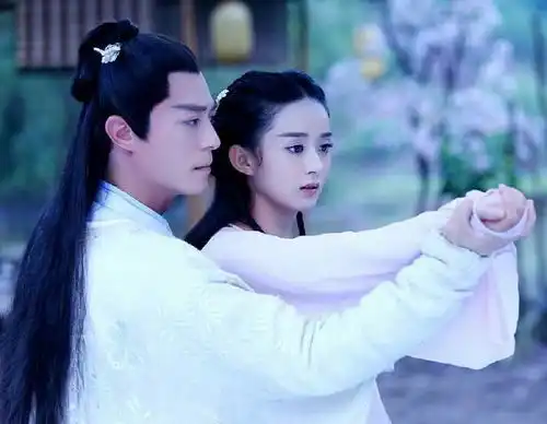 难道赵丽颖前世是红娘,合作的男星都脱单和结婚
