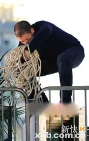片场照曝光米帅悠闲谈笑
