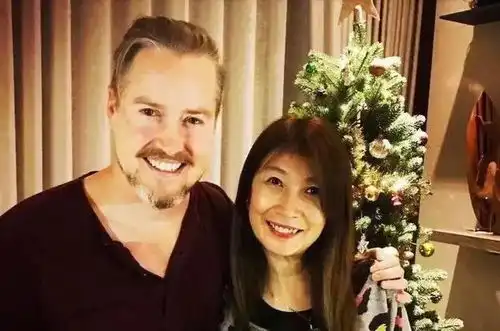 罪名不成立夏克立被关出来后见孩子受阻,强调无辜被误解
