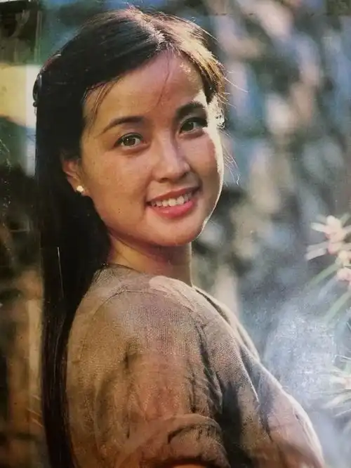 美爆了,63岁刘晓庆晒技能照,吹拉弹唱样样精通
