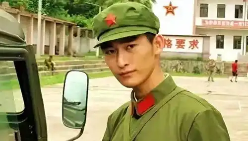 我当兵4年退伍,送给公社领导一套军装,30年后,我是副科级退休
