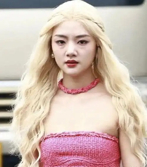 她这不是普女了,是丑吧