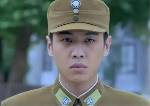 同样是演周卫国,将文章和张若昀放在一起,两者的差距却不言而喻
