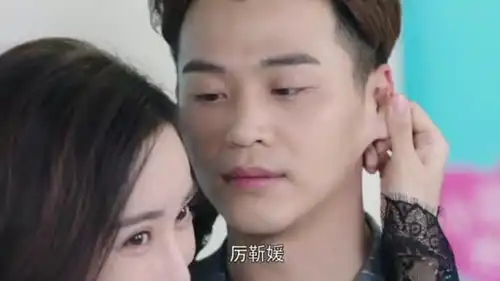 你和我的倾城时光陈铮被厉靳媛揪耳朵都不敢还手真怂
