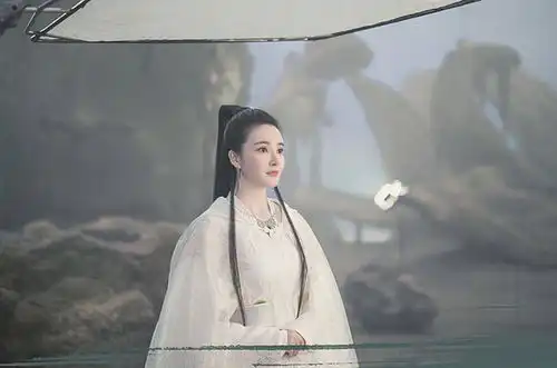 枕上书再发剧照,热巴比两个小娃娃还可爱,颜值稳赢女配
