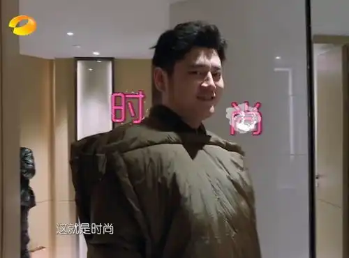 钱枫穿上万外套与袁姗姗相亲,网友行军的枕头
