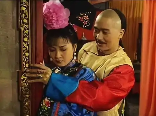 谁都没想到快到年底了,65岁的邓婕用这样的方式,打出一副王炸
