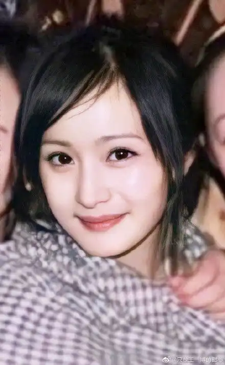 红楼梦旧剧照曝光,对比现在,杨幂有没有整容一目了然
