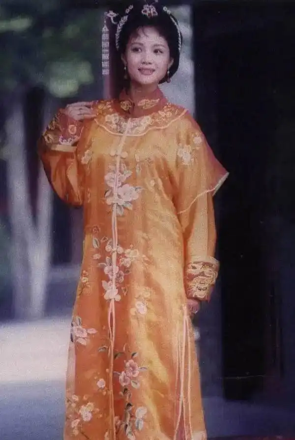 53岁茹萍婚姻坎坷,二婚嫁给演员刘之冰,如今一家四口都是演员
