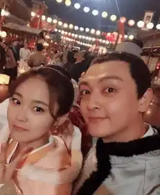 张佳宁晒剧组杀青照,却一不小心被颖宝抢镜了
