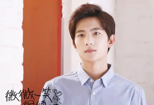 杨洋乔欣疑似官宣晒证,穿同款情侣鞋,圈中好友称其杨太太

