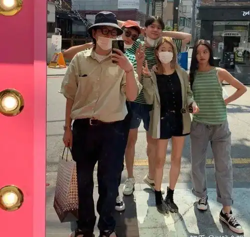 都2021了,怎么还有人在问他们分手了没有
