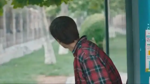 你好,旧时光奔奔以为逃过了美女,没想到还是被发现了
