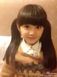 小小龙女张籽沐最新萌照网友求不要长大
