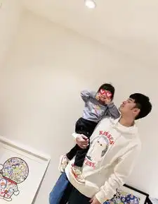 陈赫3岁女儿萌照罕曝光,嘟嘴鬼脸初显长腿,五官独遮双眼引猜测
