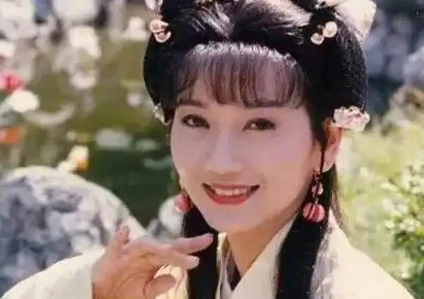 赵雅芝从出道到现在,四十年岁月,终于明白了什么叫岁月不败美人
