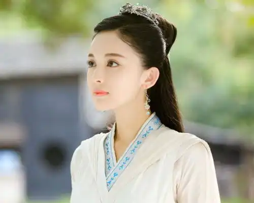 92年出生的六大美女明星,杨紫上榜,热巴第2,第一颜值爆表
