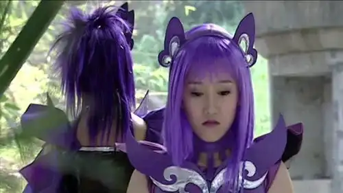 巴啦啦小魔仙彩虹花弄碎了,莉莉想再要一朵,没想到被小月拒绝了
