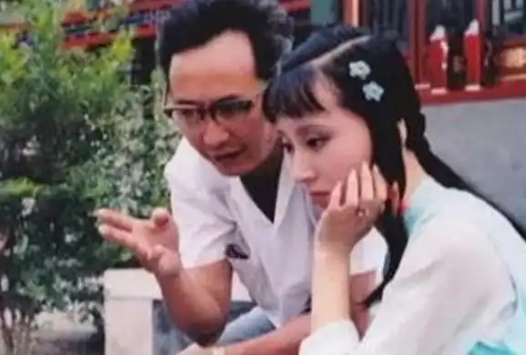 红楼梦幕后照林黛玉侧颜美得无可挑剔,图四是未公开剧照
