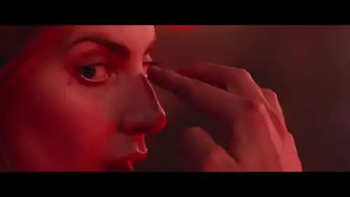 一个明星的诞生美女因鼻子大,被朋友嘲笑,杰克却耐心的鼓励她
