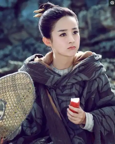 赵丽颖身价上亿却钟爱地摊货,原来颖宝把钱都用在了这些上面,网友干得漂亮
