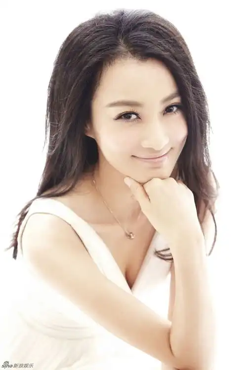 徐翠翠清雅写真曝光清澈眼眸婉若精灵
