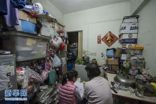 探访香港蜗居民众母子共住3平米
