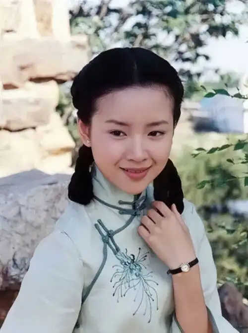 金粉世家冷清秋人设崩塌的事实下,是成年人心照不宣的爱情谎言
