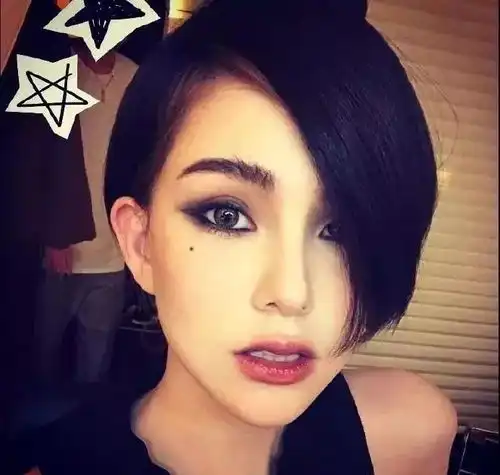 昆凌生完两胎,身材依然凹凸有致,周杰伦娶的不是小公主,而是女王
