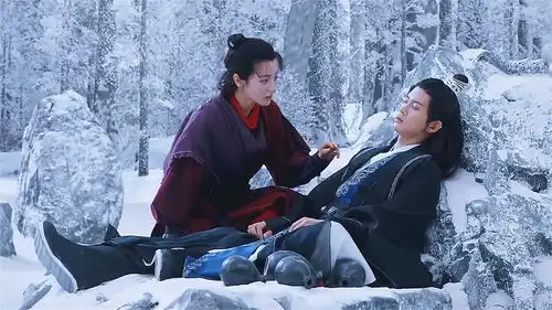 与君初相识热巴复活找到任嘉伦,情不自禁送上香吻,结局太美好
