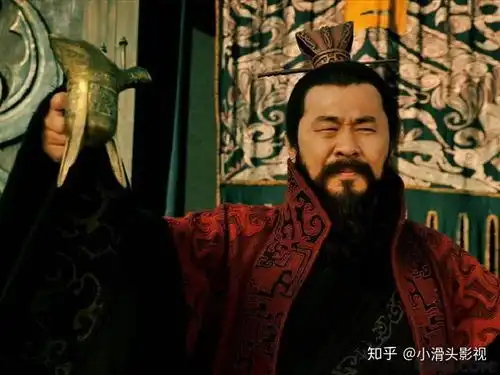 新老三国演义的曹操对比鲍国安眉目传神,陈建斌不怒自威
