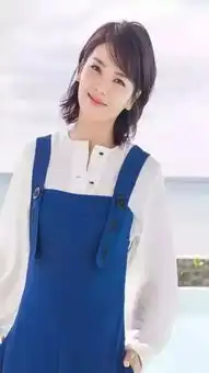 春天背带裤怎么搭配减龄又时髦
