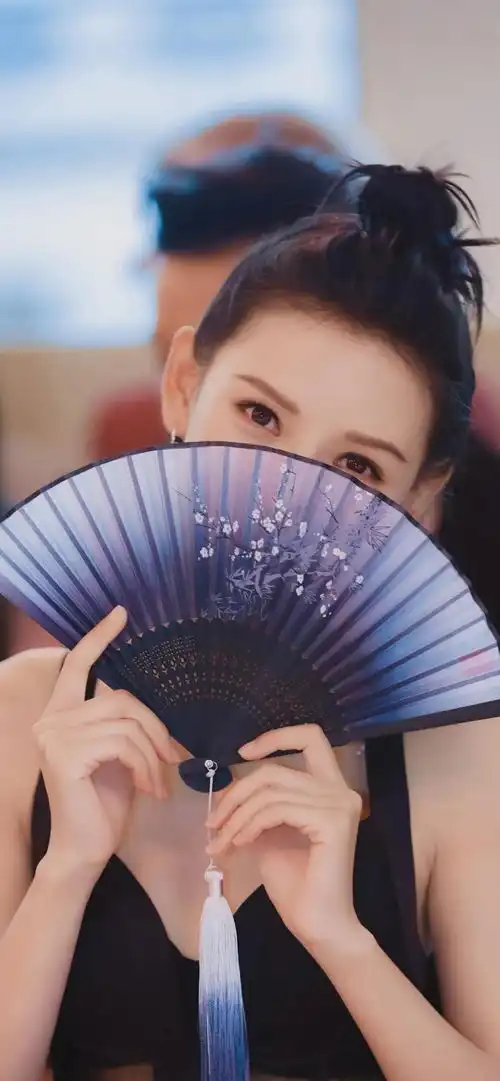 求谁有怦然动心的壁纸照片还有情头
