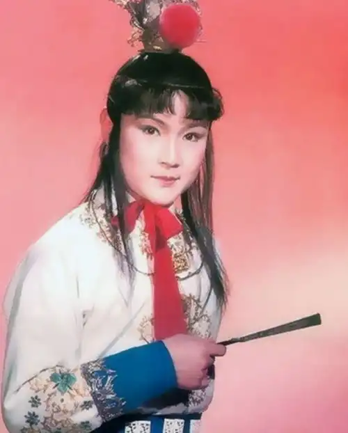 87版红楼梦欧阳奋强的剧照,第一幅图,好一个翩翩少年郎