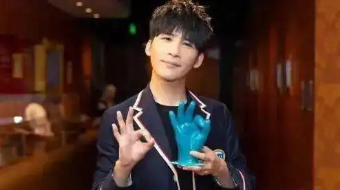曾患抑郁症,歌曲被曝抄袭,三起三落,大张伟凭什么翻身
