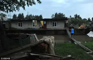 住笼屋26人挤90平米,城市蜗居者百态
