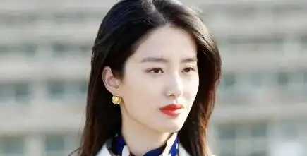 杨采钰的梨涡张佳宁的脸,让我看到了演艺圈的春天