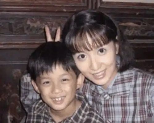 我长大了你还年轻,小时候演母子长大后演姐弟,网友这是吃防腐剂了
