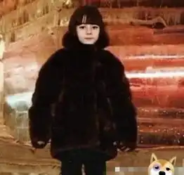 女星童年照大pk,娜比圆脸超萌,热巴撞脸杀手不太冷女主
