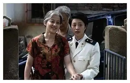 父母爱情丁小样软弱无能,不能保护德华,老丁才是罪魁祸首
