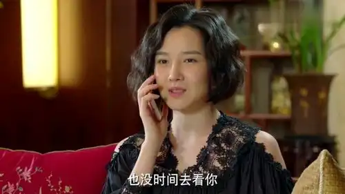 小别离海清翻旧照片时,看到了黄磊和陈数,两人一起的合影
